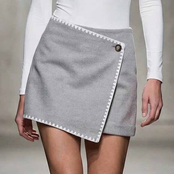 NWT FALL 2025! COMMENSE lt gray felt mini skirt white… - Picture 1 of 8